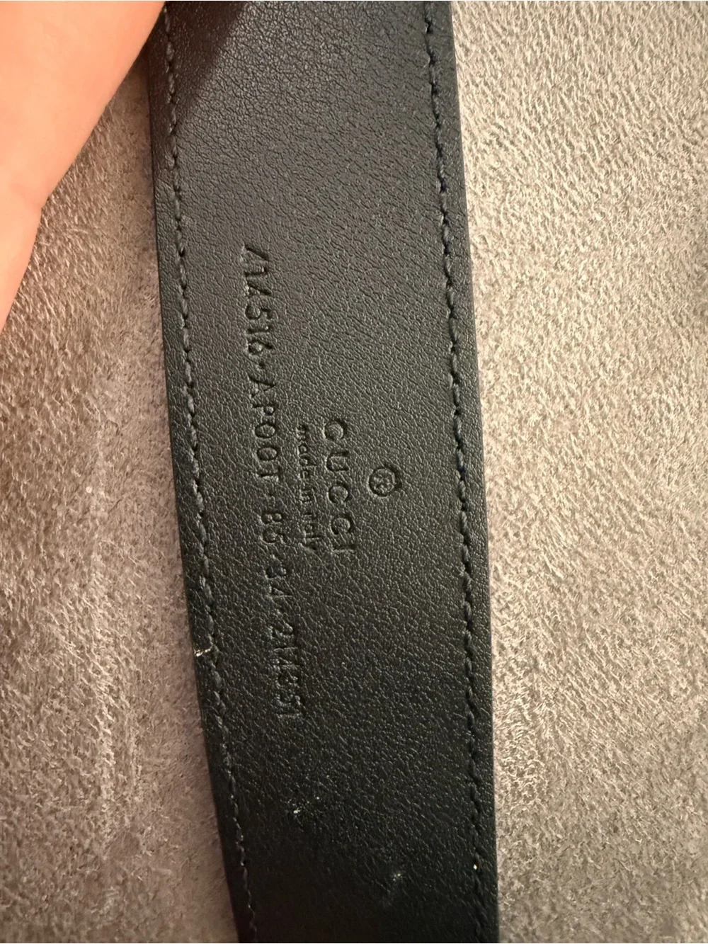 Gucci Black Leather Logo-Stamped Strap - Picture 2 of 2